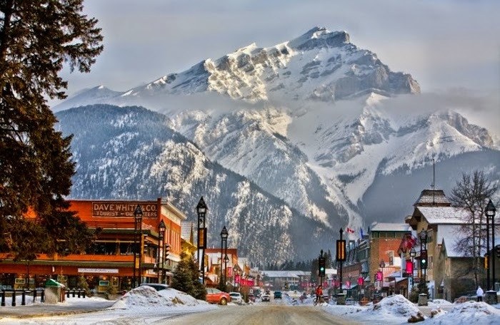 <span style="font-weight: bold;">Banff Town </span><br>